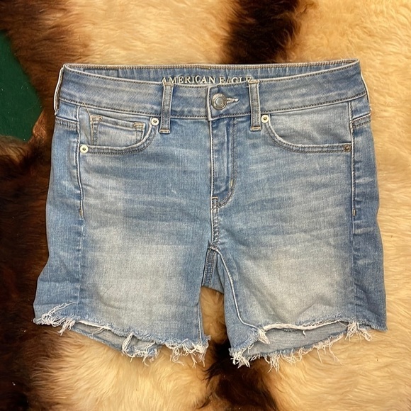 American Eagle Light Wash Super Stretch‎ Midi Jean Shorts - Picture 1 of 8